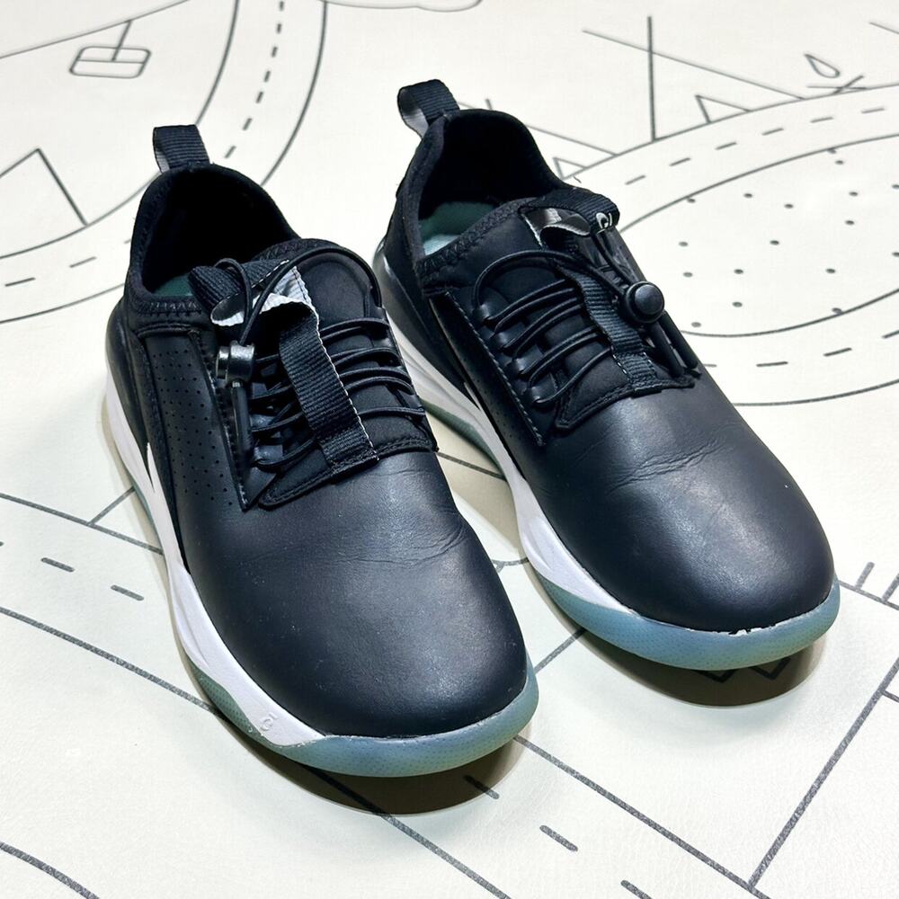 Clove Sneakers in Night Shift